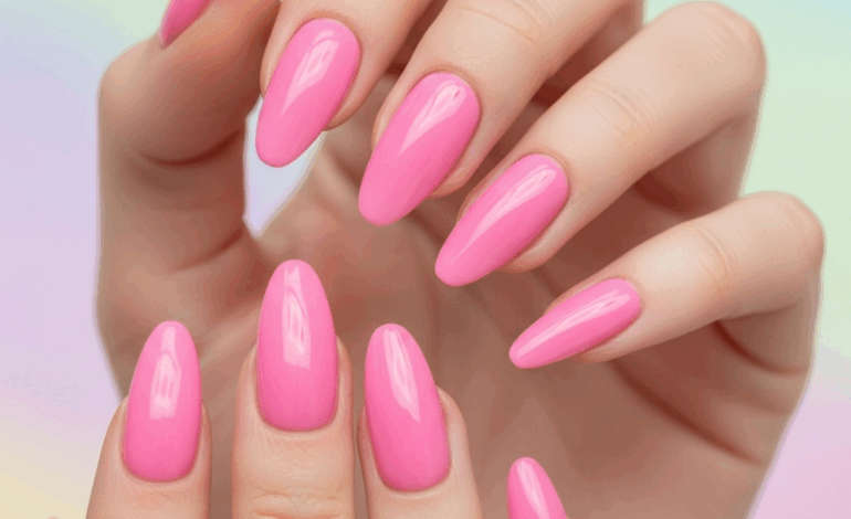 Penélope Cruz adere tendência das unhas chicletes