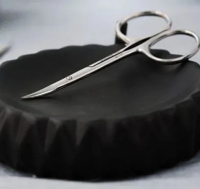 Como as tesouras de precisão transformam suas unhas!