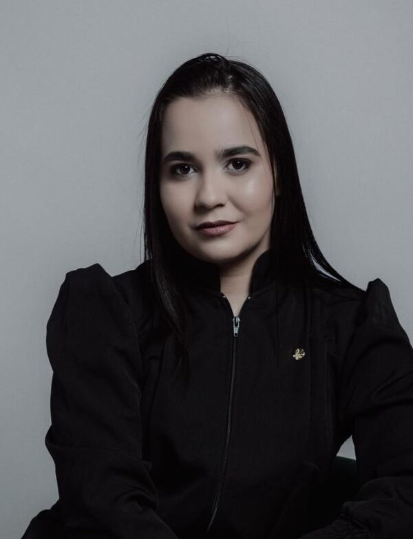 Bruna Fogaça – De um túnel sem saída ao reconhecimento internacional no mundo nails